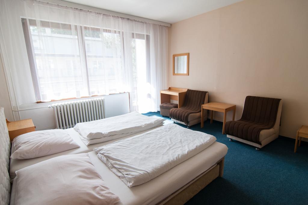 Hotel Radejov Knezdub Buitenkant foto