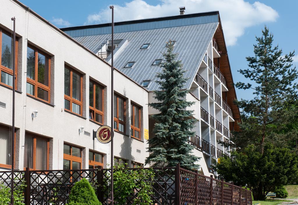 Hotel Radejov Knezdub Buitenkant foto