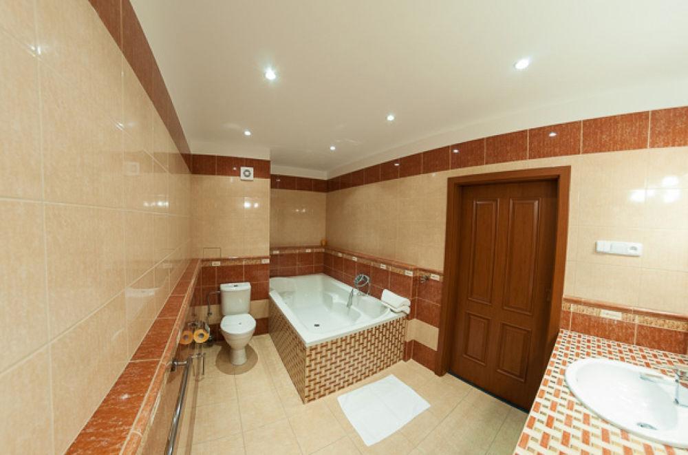 Hotel Radejov Knezdub Buitenkant foto