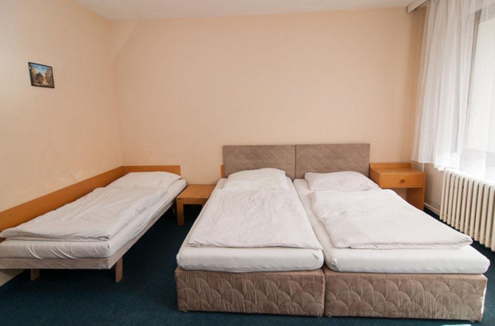 Hotel Radejov Knezdub Buitenkant foto