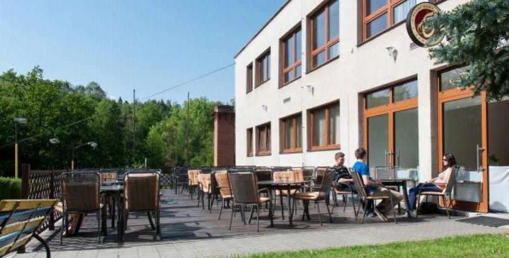 Hotel Radejov Knezdub Buitenkant foto